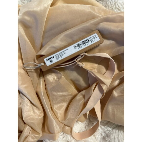 Skims Barely There Low Back Catsuit sand - Picture 5 of 5